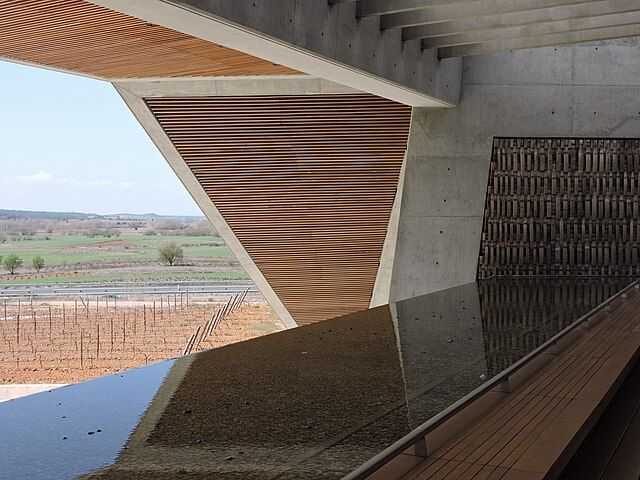 Bodegas Portia, Ribera del Duero, Spain by Foster + Partners (Photo: WikiCommons/VIEX - Ernest Niedermann)