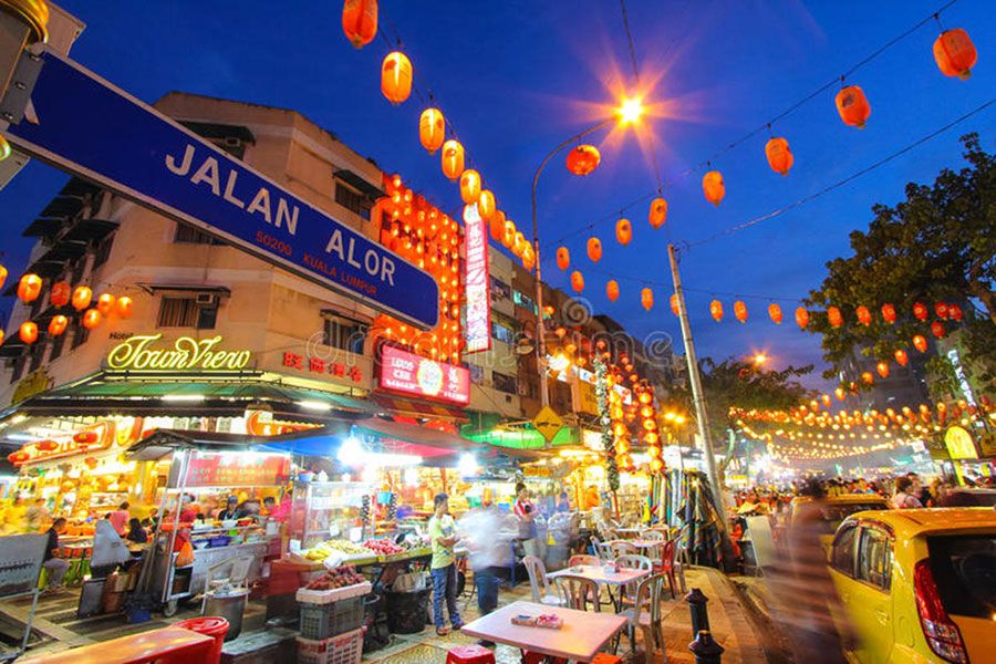 Jalan Alor ย่านสตรีทฟู้ดชื่อดังของมาเลซีย ที่รวมอาหารหลากหลายสัญชาติไว้ที่นี่ (ภาพ: tourandservice)
