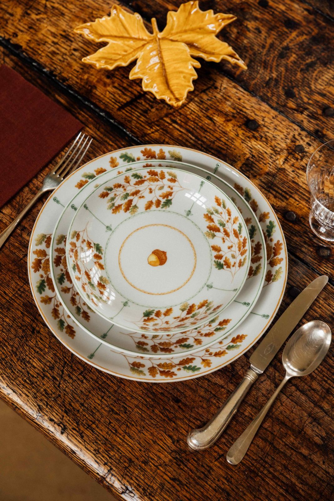 Featuring charming motifs in rich autumnal colours
