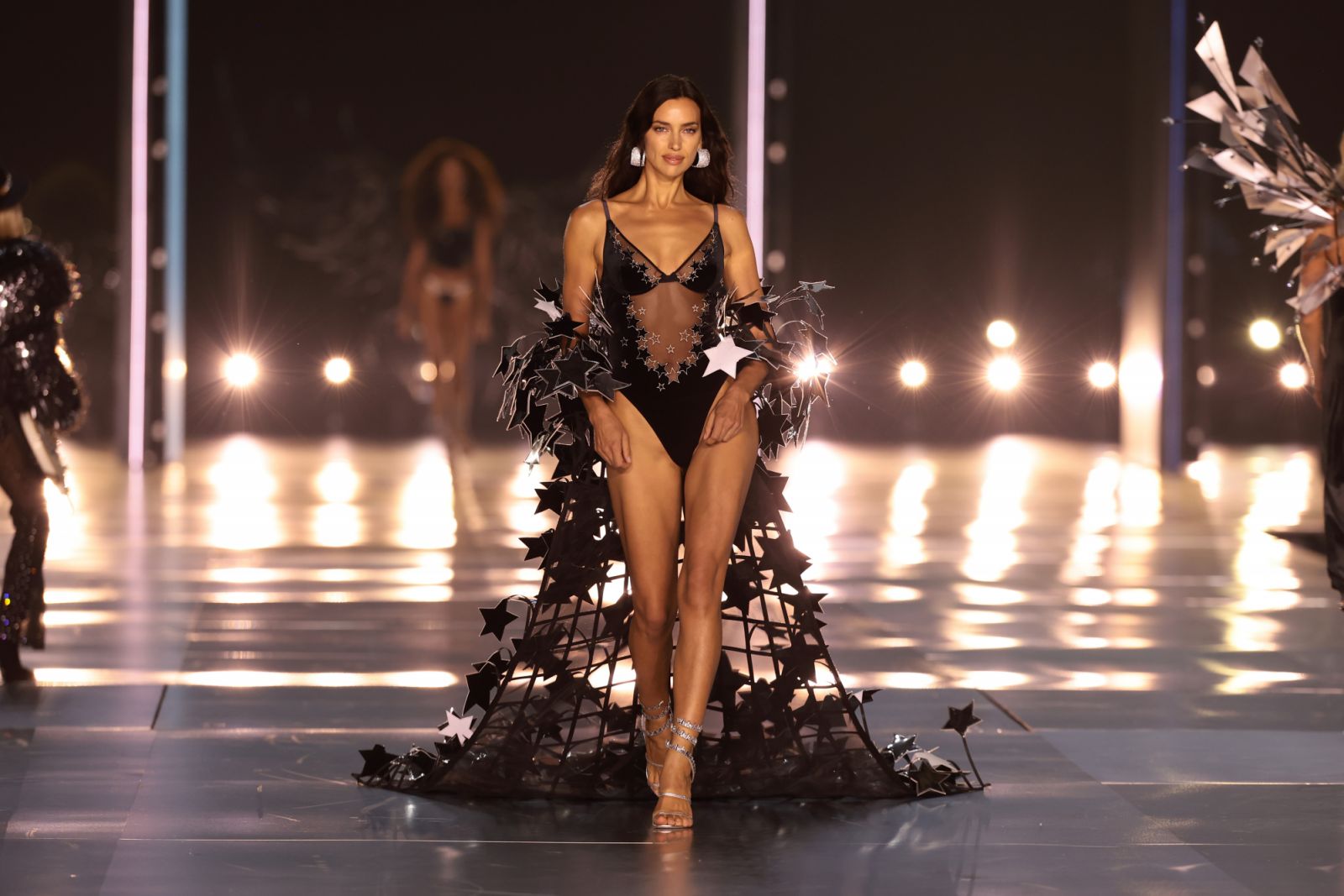NEW YORK, NEW YORK - OCTOBER 15: Irina Shayk walks the runway for the Victoria's Secret Fashion Show 2024 on October 15, 2024 in New York City. (Photo by Dimitrios Kambouris/Getty Images for Victoria's Secret)