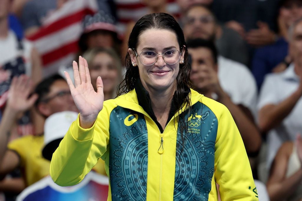 Bronze Medalist Kaylee McKeown of Team Australia waves on the podium during the Swimming medal ceremony after the Women's 200m Individual Medley Final on day eight of the Olympic Games Paris 2024 at Paris La Defense Arena on August 03, 2024 in Nanterre, France. (Photo by Quinn Rooney/Getty Images)
