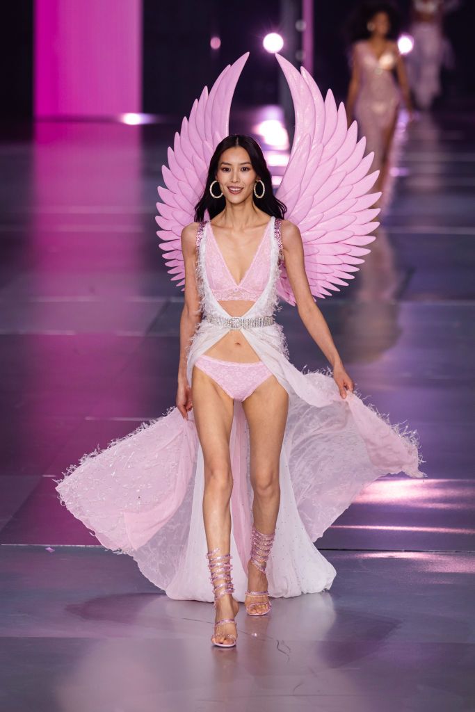 BROOKLYN, NEW YORK - OCTOBER 15: Liu Wen walks the runway during the Victoria's Secret Fashion Show 2024 at Duggal Greenhouse on October 15, 2024 in Brooklyn, New York. (Photo by TheStewartofNY/FilmMagic)