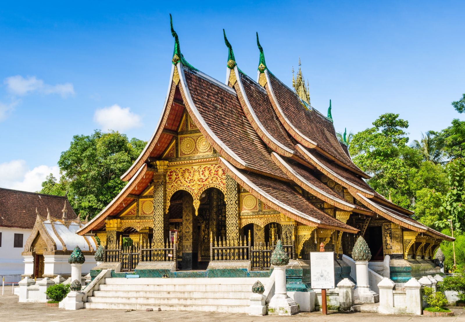 วัดเชียงทอง หลวงพระบาง (ภาพ: wuttichok / Getty Images)