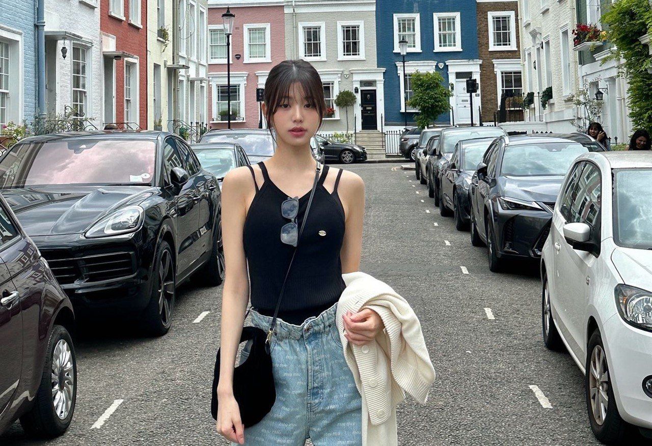 Wonyoung of Ive in a Rolarola knit halterneck top (Photo: Instagram/@for_everyoung10)