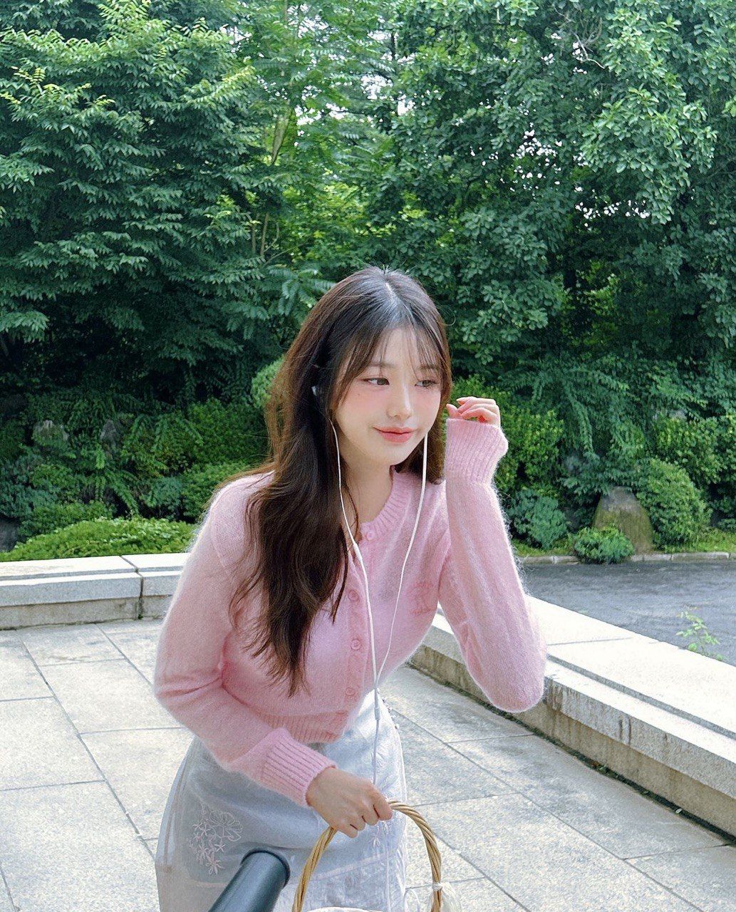 Ive’s Wonyoung in Rolarola (Photo: Instagram/@for_everyoung10)