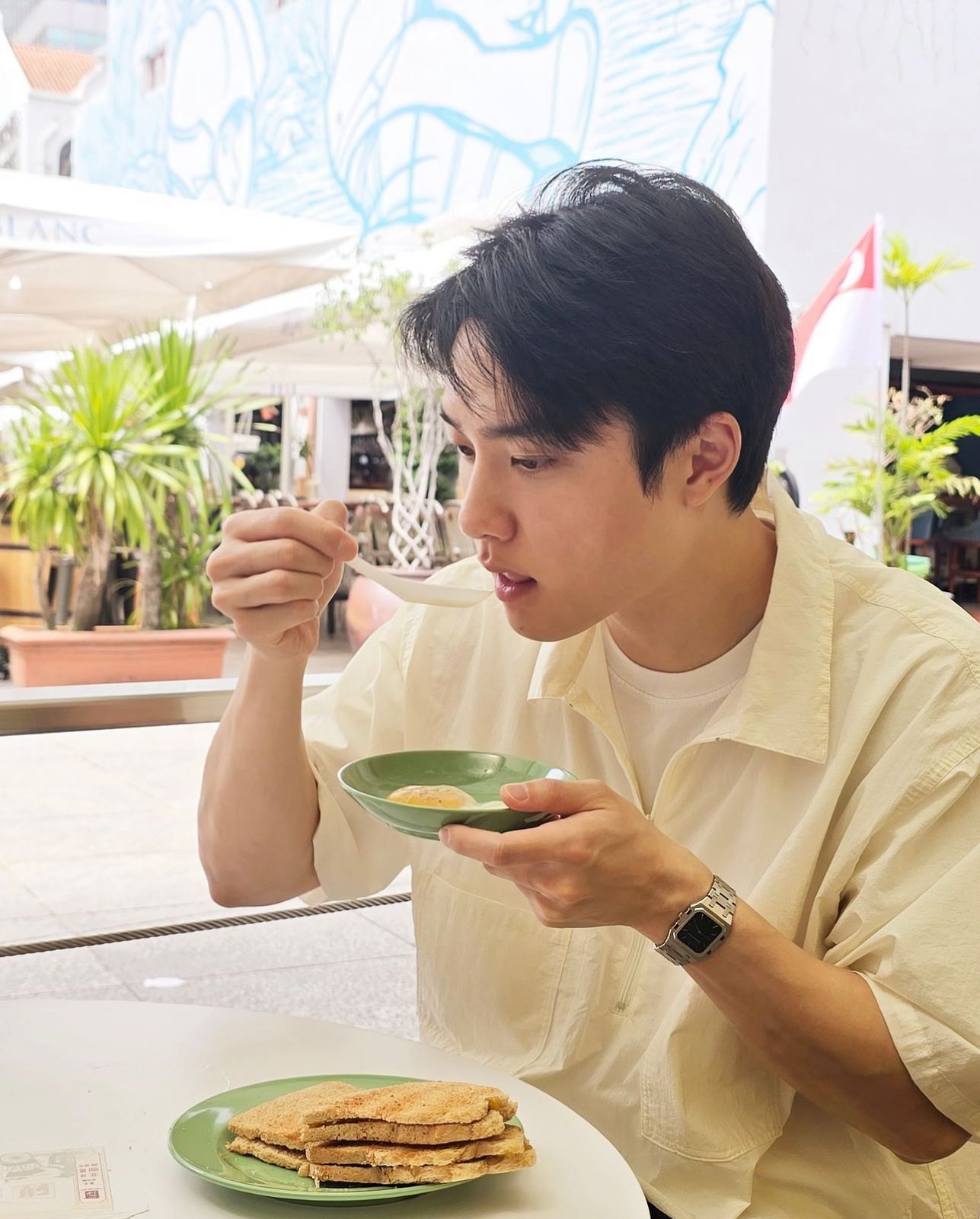 Fans were delighted to see the singer patronise Ya Kun Kaya Toast (Photo: Instagram/@companysoosoo)