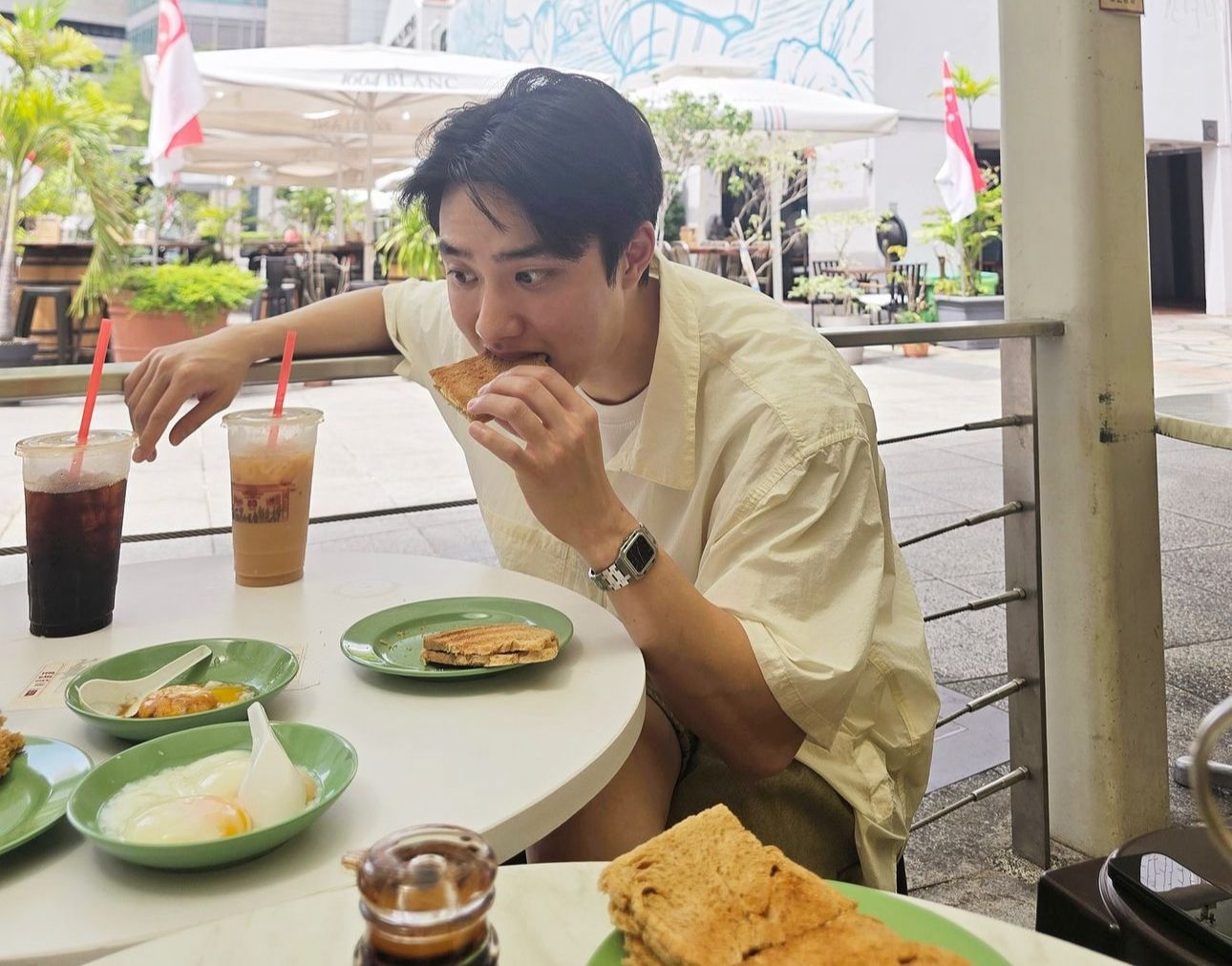 Exo member Doh Kyung-soo was spotted enjoying breakfast at Ya Kun Kaya Toast while on tour in Singapore for his fan concert, ‘Bloom’ (Photo: Instagram/@companysoosoo)