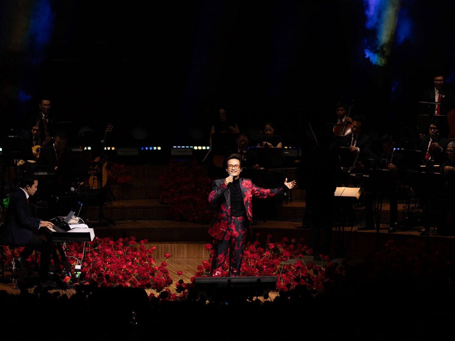 Hà Anh Tuấn thăng hoa trong từng giai điệu, chạm đến trái tim khán giả tại Sydney Opera House (Ảnh: Facebook/ Viet Vision)