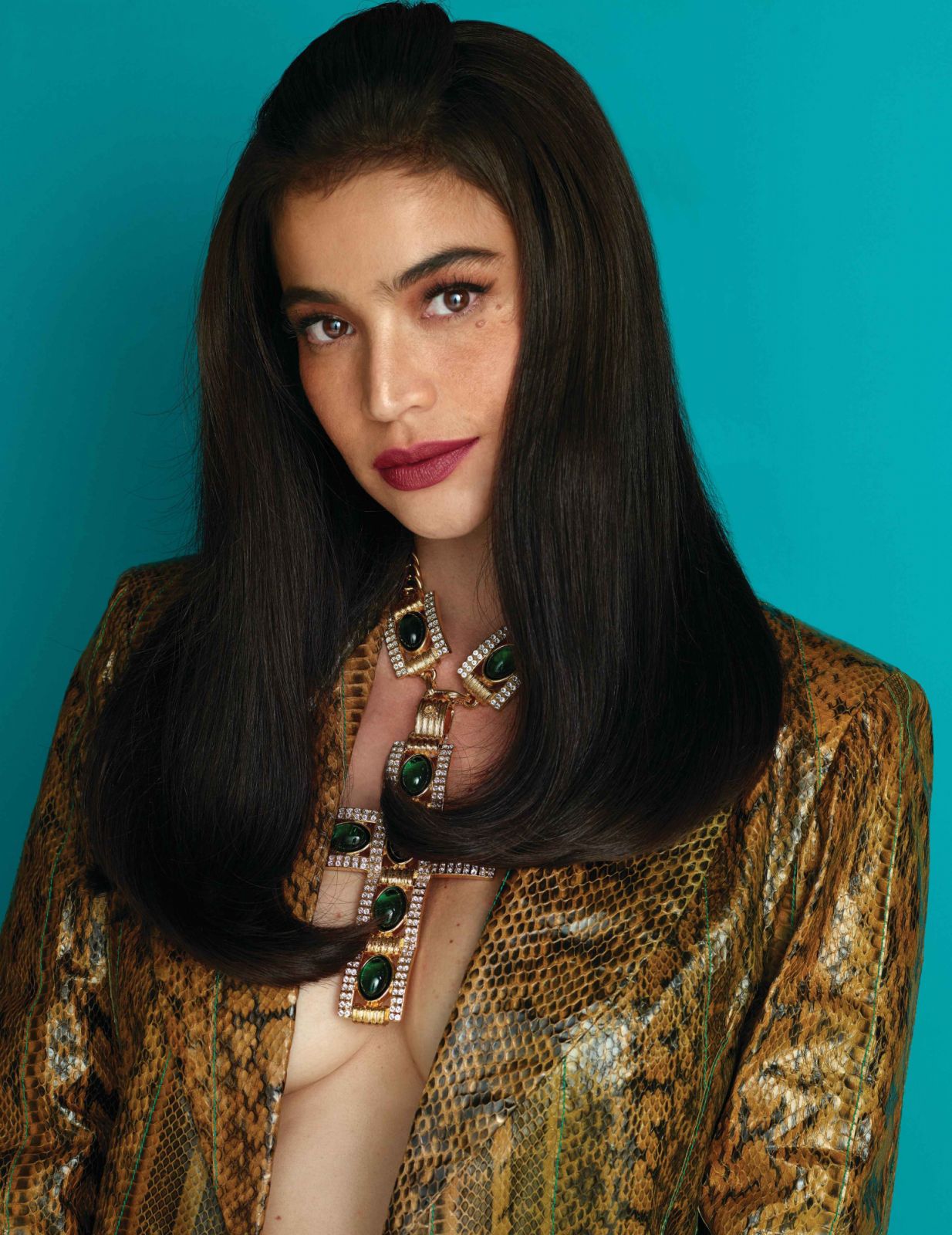 Effortlessly balancing actress, entrepreneur, and style icon, Anne Curtis proves she's the ultimate queen of reinvention (Photo: Mark Nicdao)