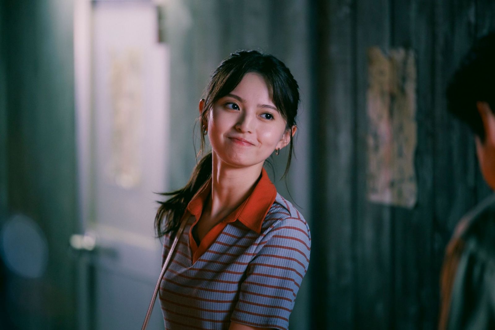 前偶像團體、新生代演員齋藤飛鳥演出洸人的同事牧村美央。(Photo: X / @kakurega_tbs)
