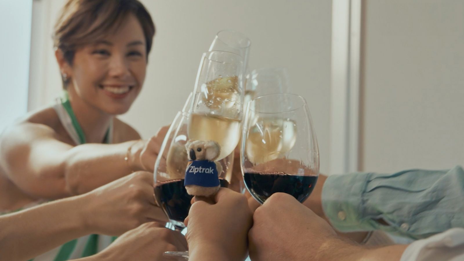 Cheers to a successful house party in an indoor-outdoor setting