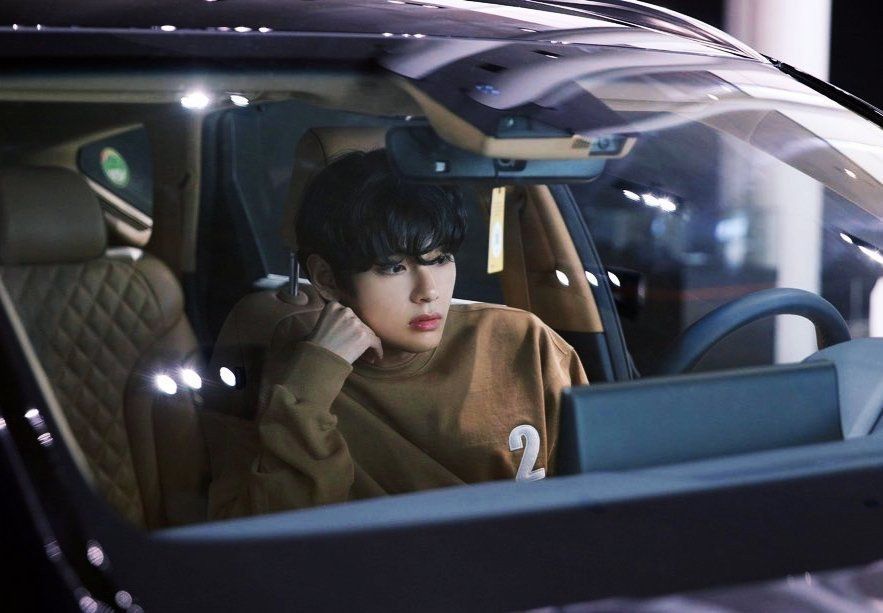 BTS V Genesis GV80 SUV (Photo: Hybe)
