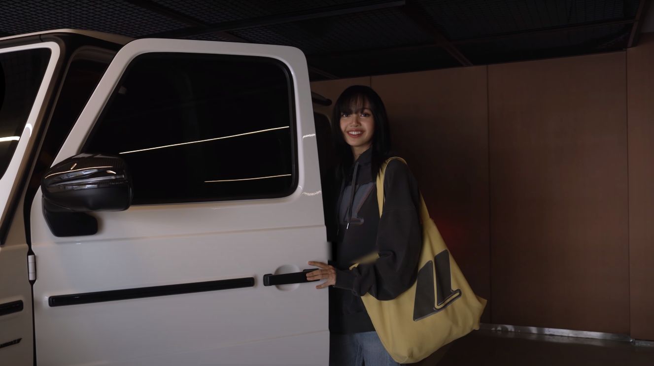 Blackpink Lisa and her Mansory Mercedes-AMG G63 (G-Class) (Photo: LLOUD)