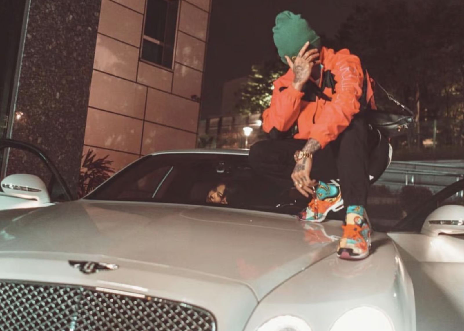 Jay Park flexing his white Bentley Flying Spur (Photo: Twitter/@JAYBUMAOM)