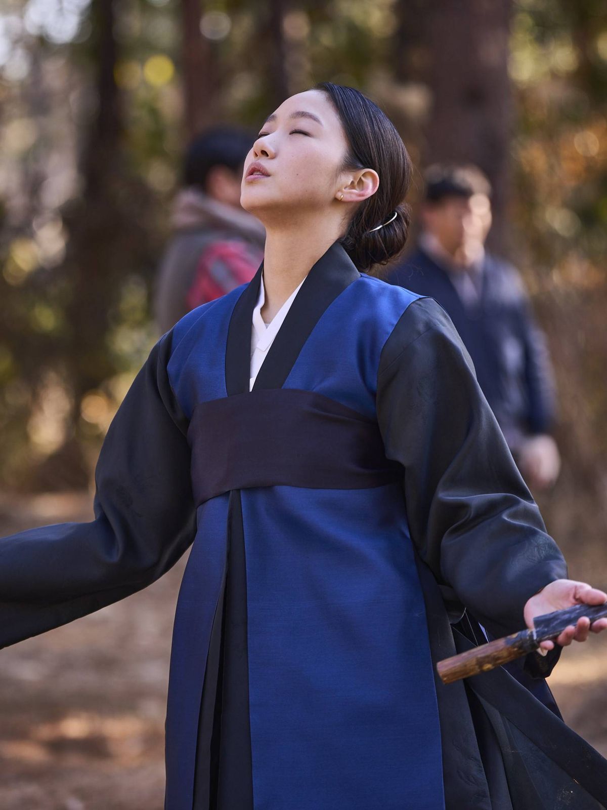 Kim Go-eun as shaman Lee Hwa-rim in ‘Exhuma’ (Photo: Showbox)