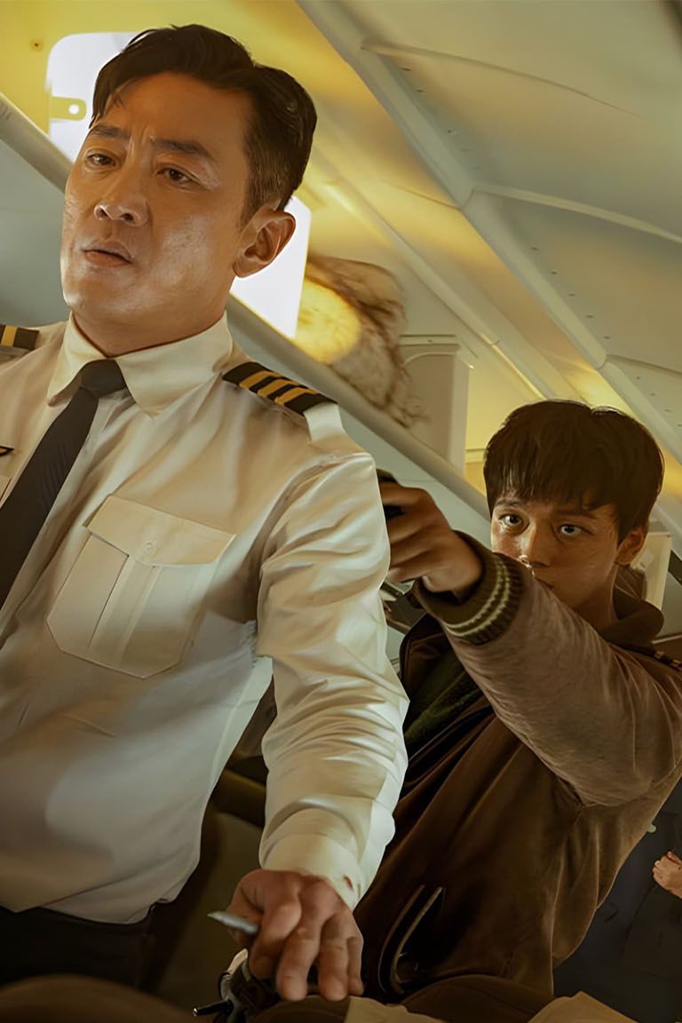 Ha Jung-woo as first officer Tae-in and Yeo Jin-goo as civilian airliner hijacker Yong-dae in ‘Hijack 1971’ (Photo: Perfect Storm Film)