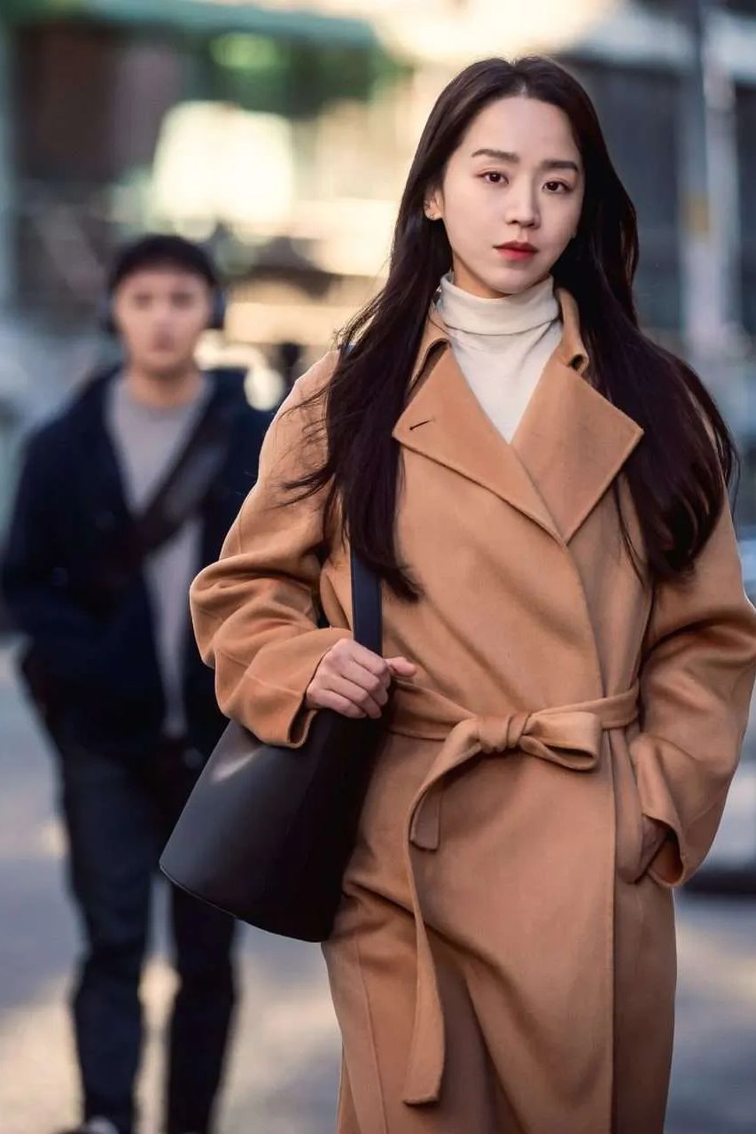 Byun Yo-han as Gu Jeong-tae and Shin Hye-sun as Han So-ra in ‘Following’ (Photo: Engine Film Inc.)