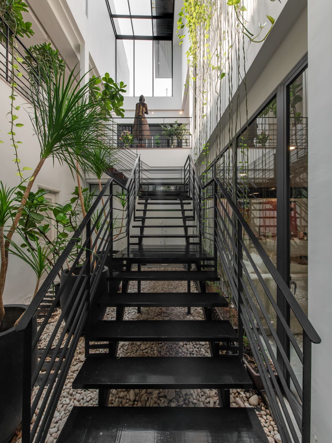 A serene modern tropical bungalow by Seshan Design (Photo: David Yeow)