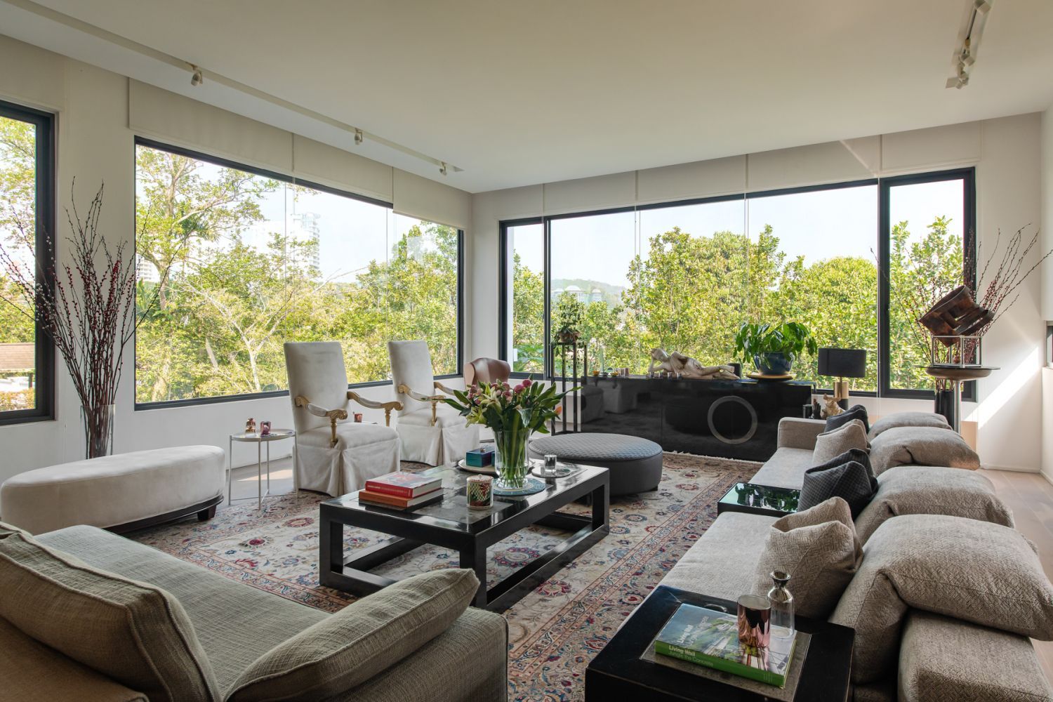 A serene modern tropical bungalow by Seshan Design (Photo: David Yeow)