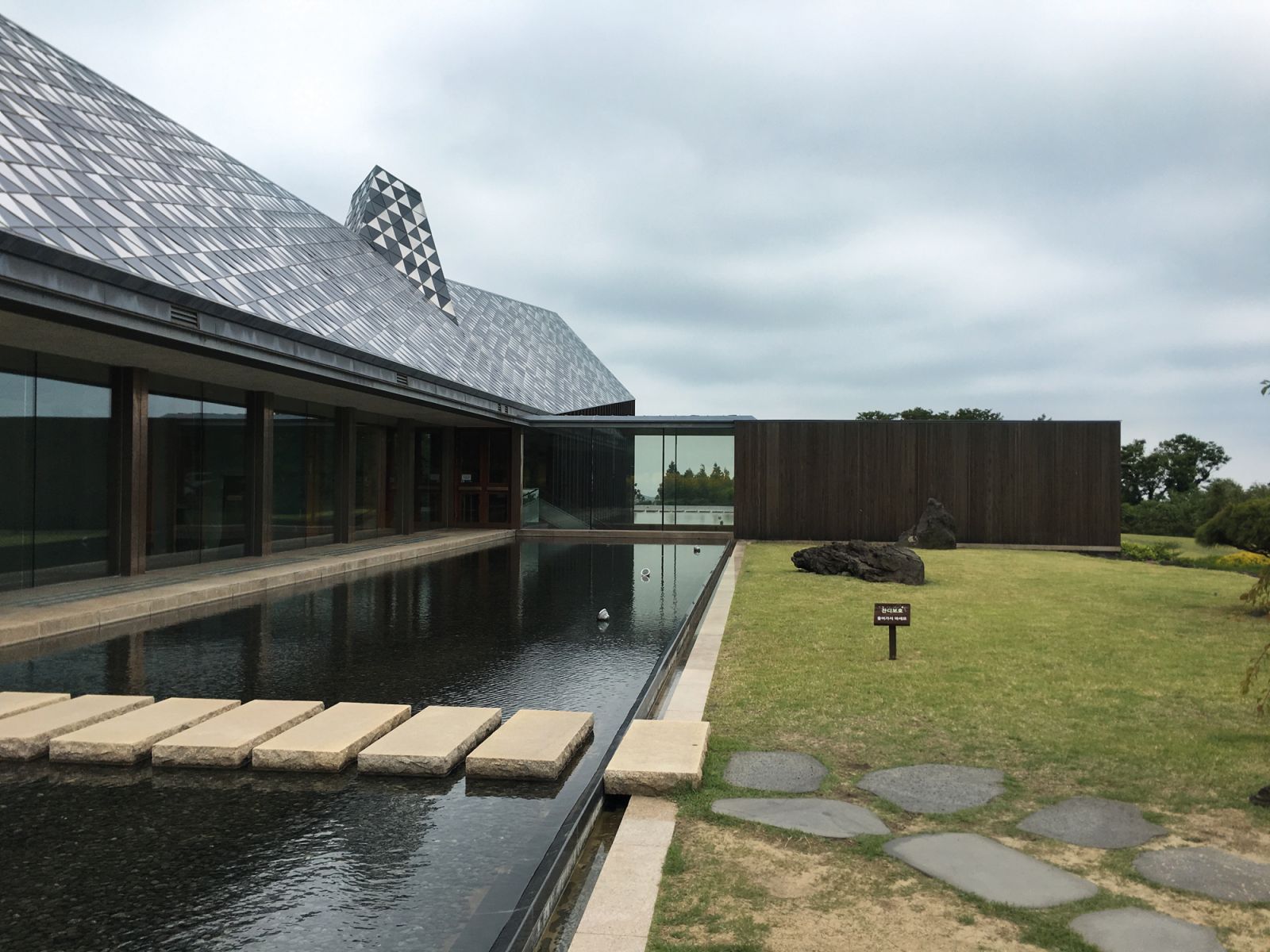 The exteriors of the Bangju Church by Itami Jun (Photo: Changmin Ku)
