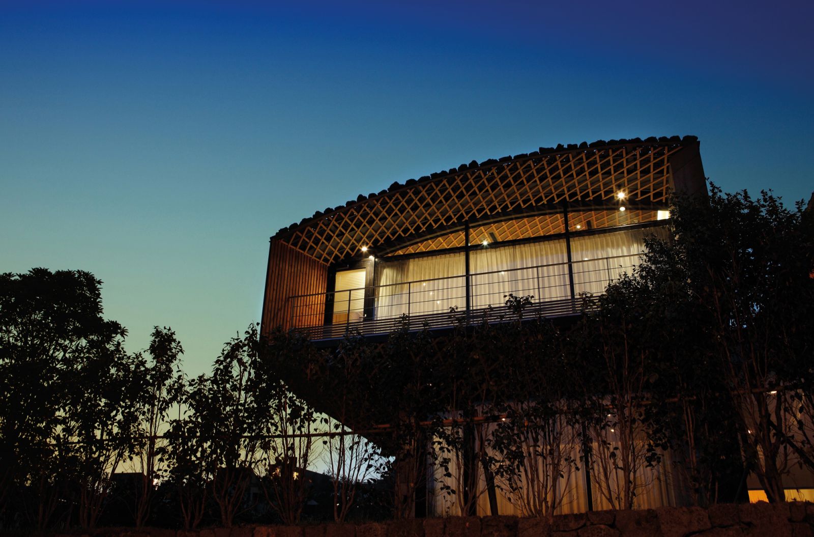 One of the Lotte Resort Jeju Art Villas, designed by Kengo Kuma (Photo: Lotte Resort Jeju Art Villas)