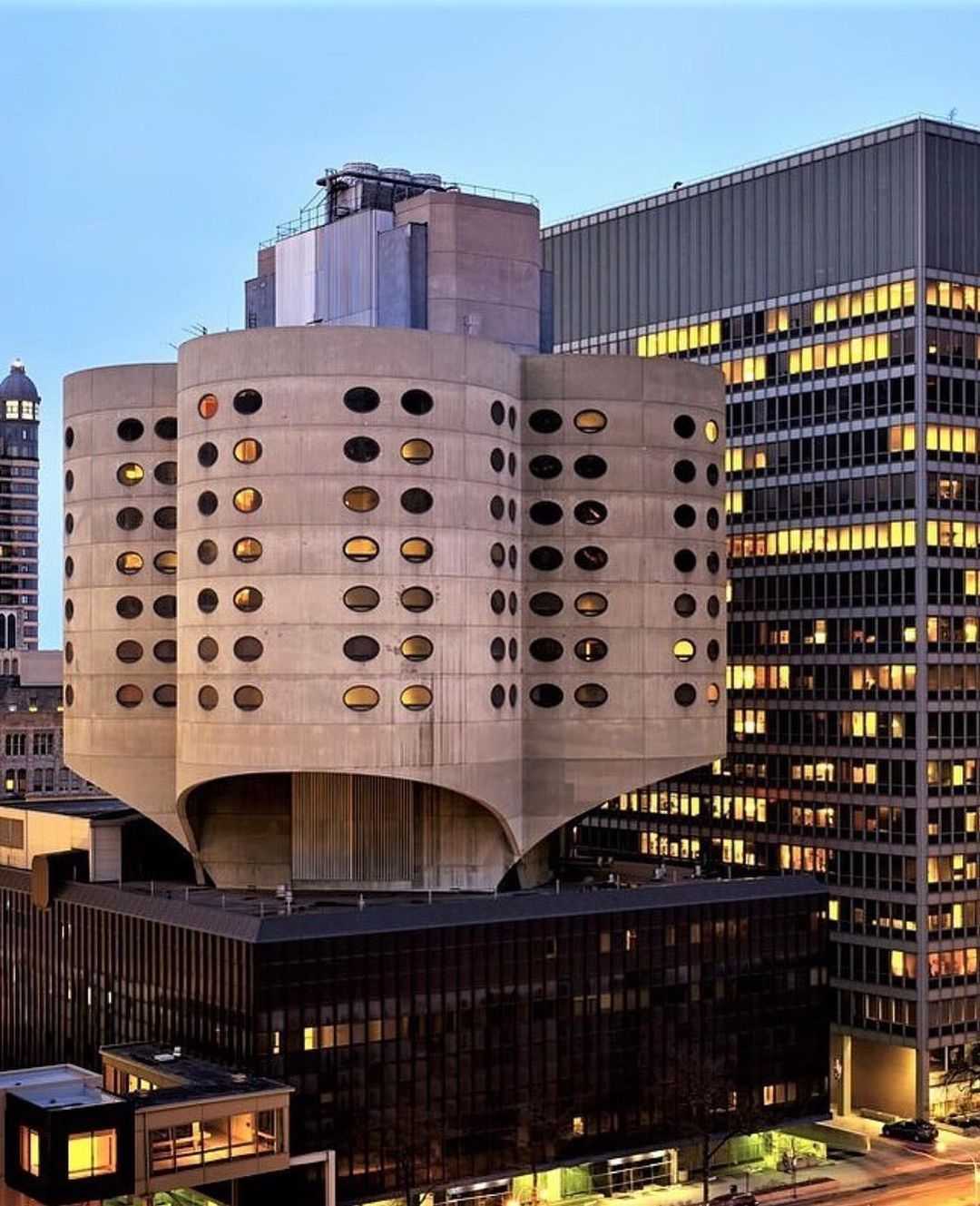 The Prentice Women’s Hospital in Chicago, designed by Bertrand Goldberg (Photo: Instagram / @haus_oft)