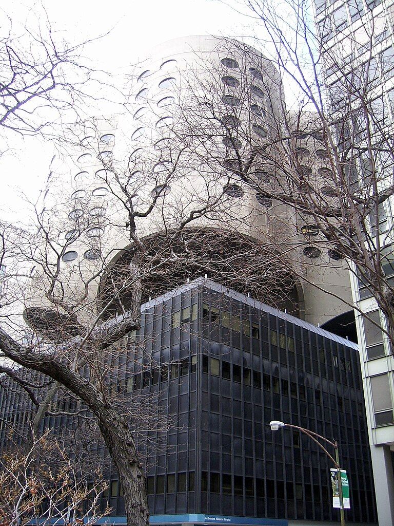 A cantilevered structural system that eliminated the need for exterior columns (Photo: WikiCommons)