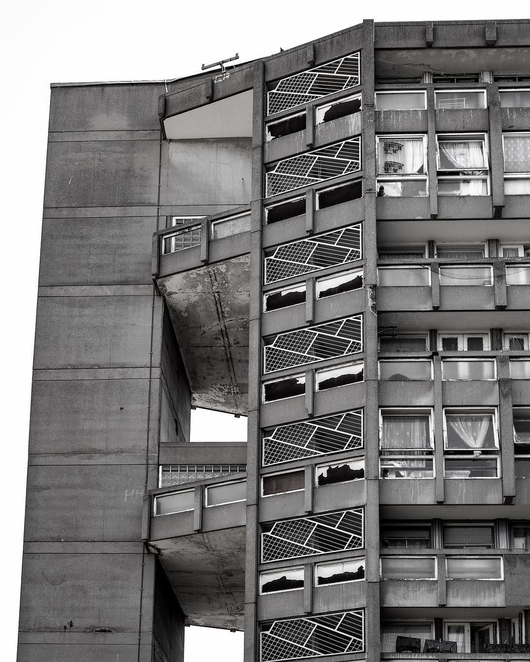 Wide elevated walkways on every third floor designed as social spaces (Photo: Instagram / @dec_michal)