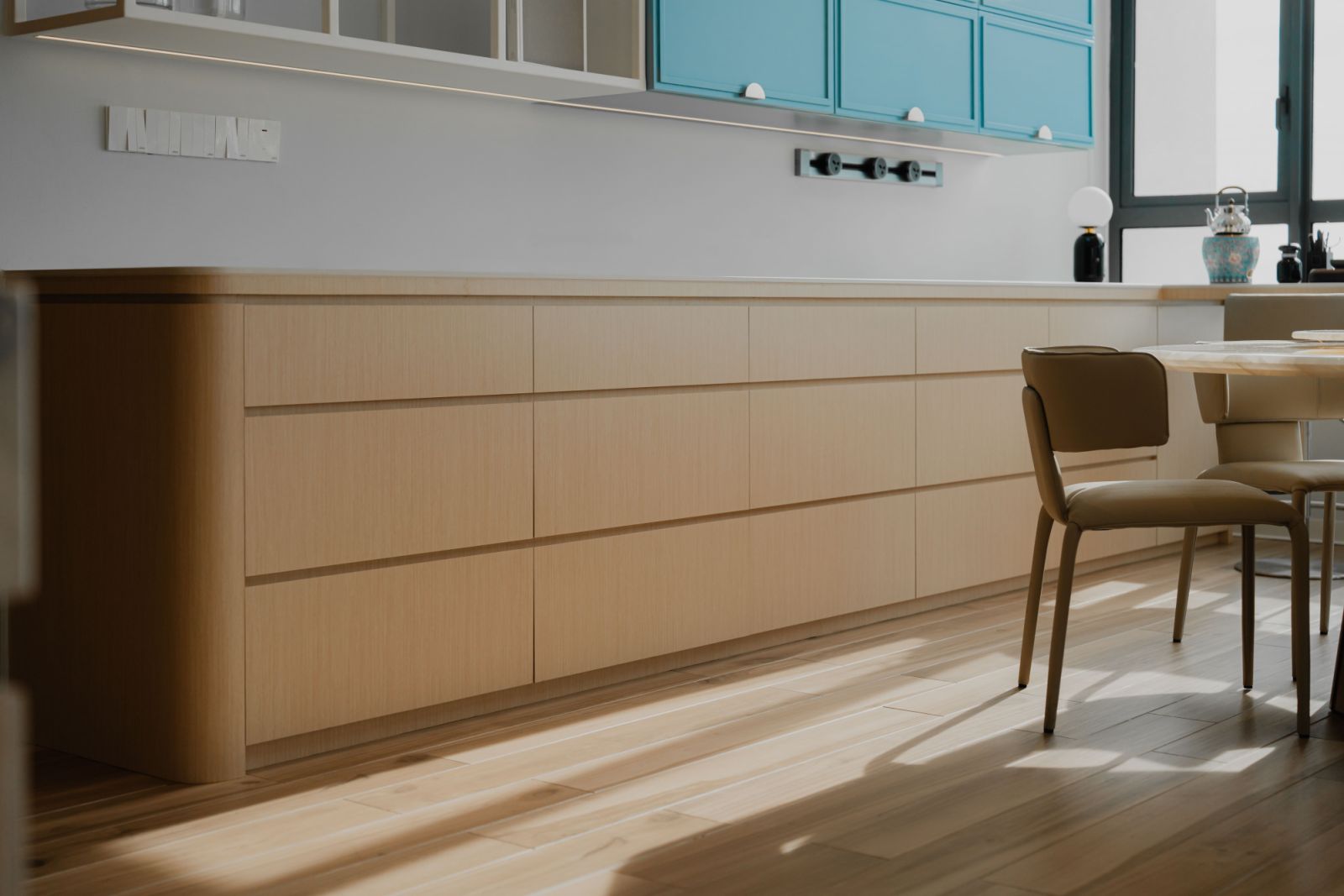 Natural light streams into the open dining and kitchen