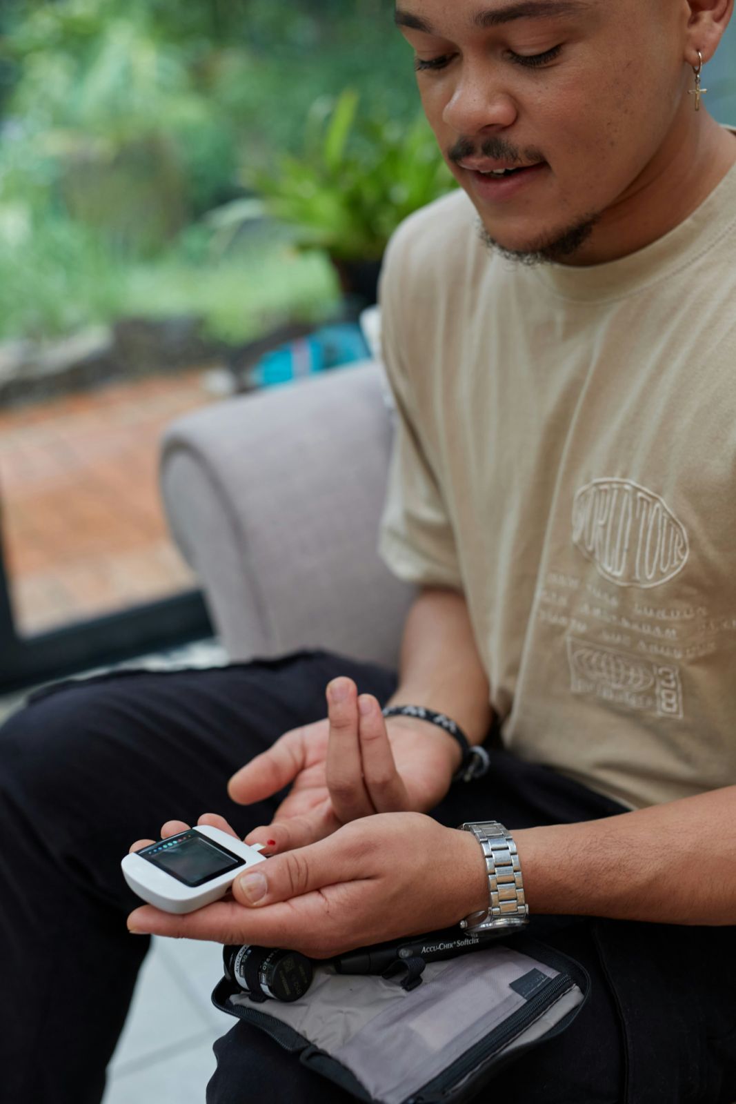 People with diabetes monitoring their blood sugar to keep an eye on keeping an eye on their levels as they go about their life (Photo: Unsplash)