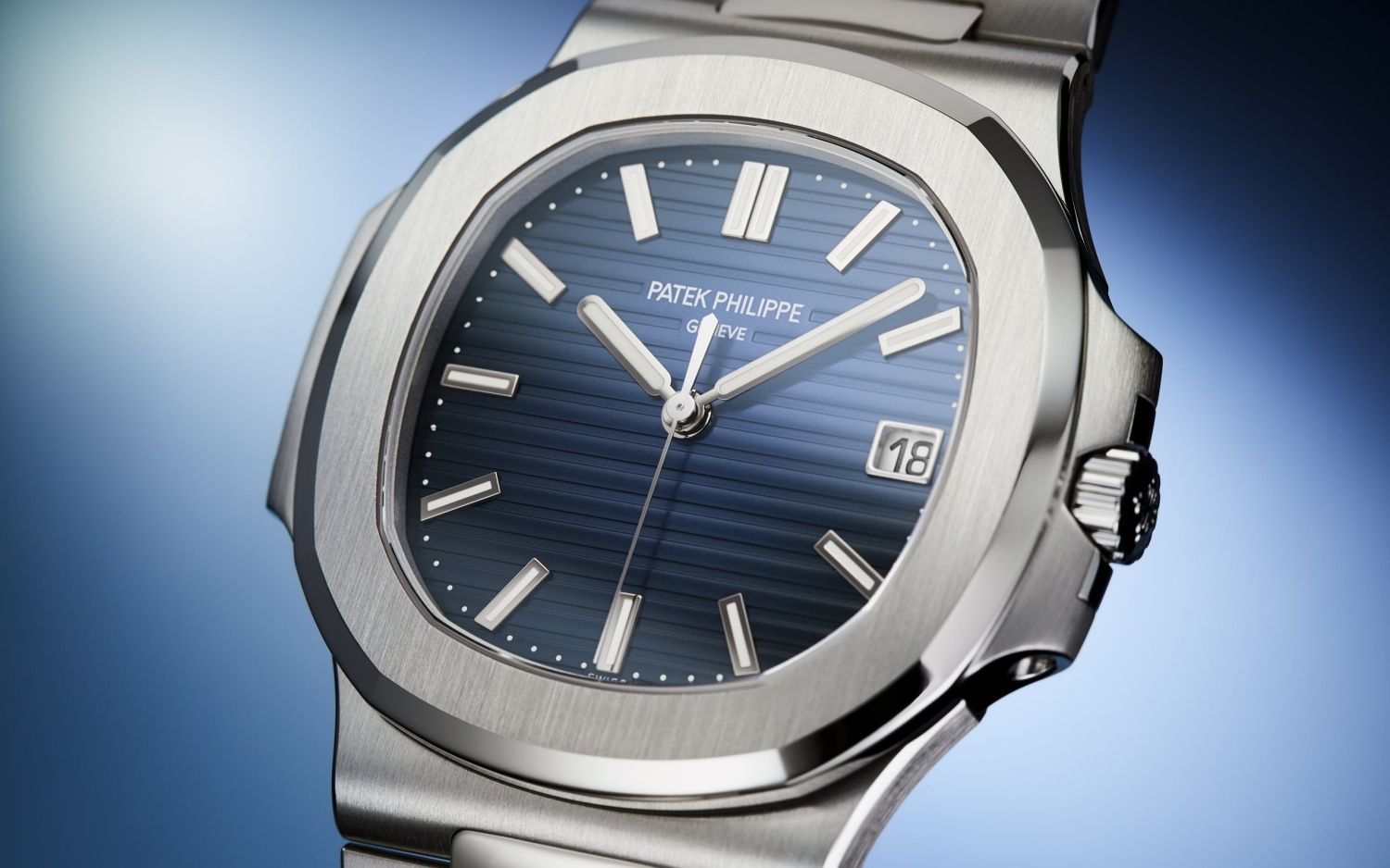 Ra mắt năm 1976, Nautilus đã trở thành biểu tượng của đồng hồ thể thao cho cả nam lẫn nữ với viền bezel hình bát giác tròn và mặt số dập nổi thanh lịch (Ảnh: Patek Philippe)