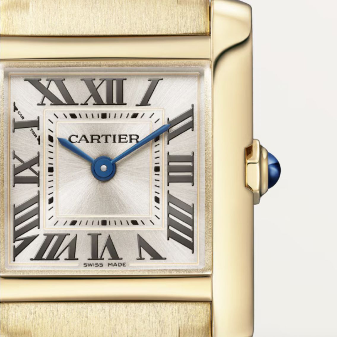 Mẫu đồng hồ Cartier Tank Francaise bằng vàng từng thuộc về Công nương Diana được Hoàng tử Harry thừa kế và sau đó tặng lại cho vợ mình. Đây cũng là một trong những món trang sức gia truyền đầy ý nghĩa trong gia đình hoàng gia (Ảnh: Cartier)