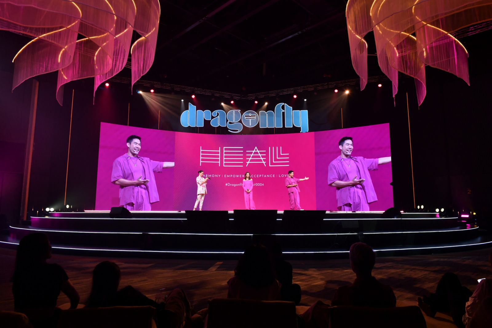 3 ผู้ร่วมก่อตั้ง Dragonfly (จากซ้าย: ซินดี้ สิรินยา บิชอพ, แพม ประนัปดา จิราธิวัฒน์ (พรประภา) และ วู้ดดี้ วุฒิธร มิลินทจินดา)