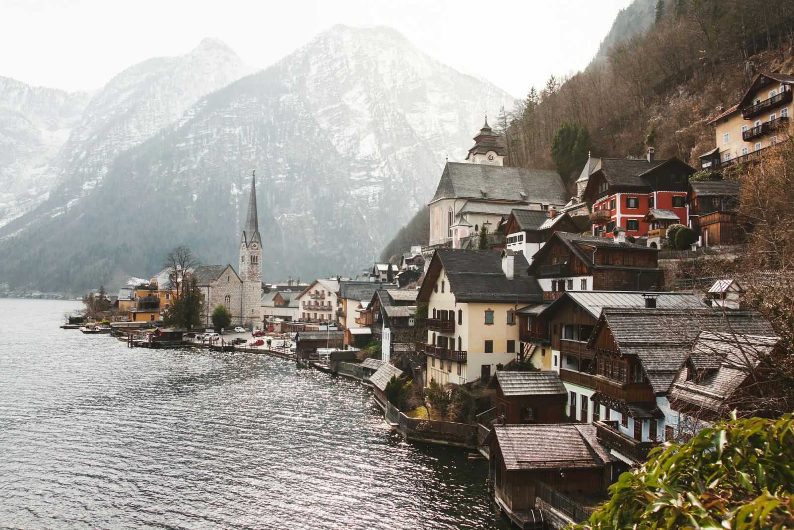 A village in Hallstatt, Oberösterreich, Austria (Photo: Daniel Frank/Pexels)