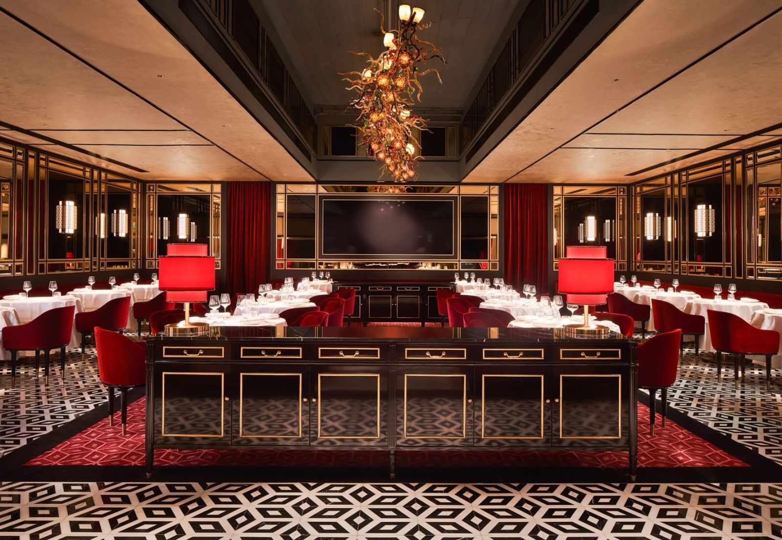 Madame Fan’s elegant interior is perfect for classy night outs (Photo: Facebook / Madame Fan)