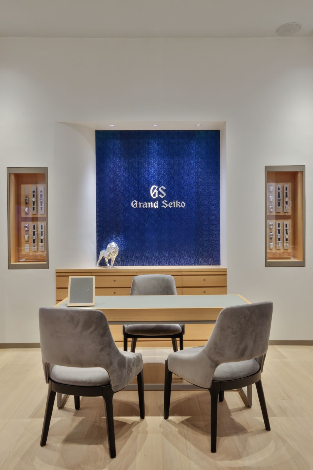 Inside the Grand Seiko mono-salon. Clients can sit with the sales associate to touch and feel their desired timepieces (Photo: Courtesy of Lucerne Group)