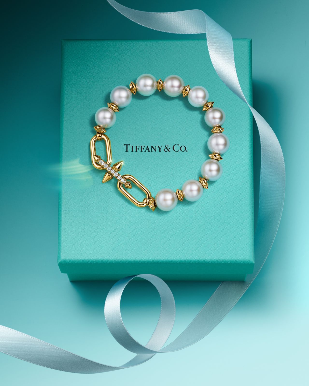 Tiffany Titan by Pharrell Williams pearl bracelet in yellow gold with diamonds (Photo: Courtesy of Tiffany & Co)