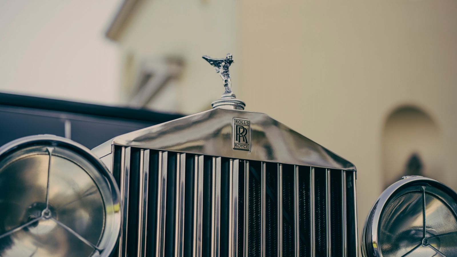 Spirit of Ecstasy สัญลักษณ์แห่งรถโรลส์-รอยส์ (ภาพ: Rolls-Royce)