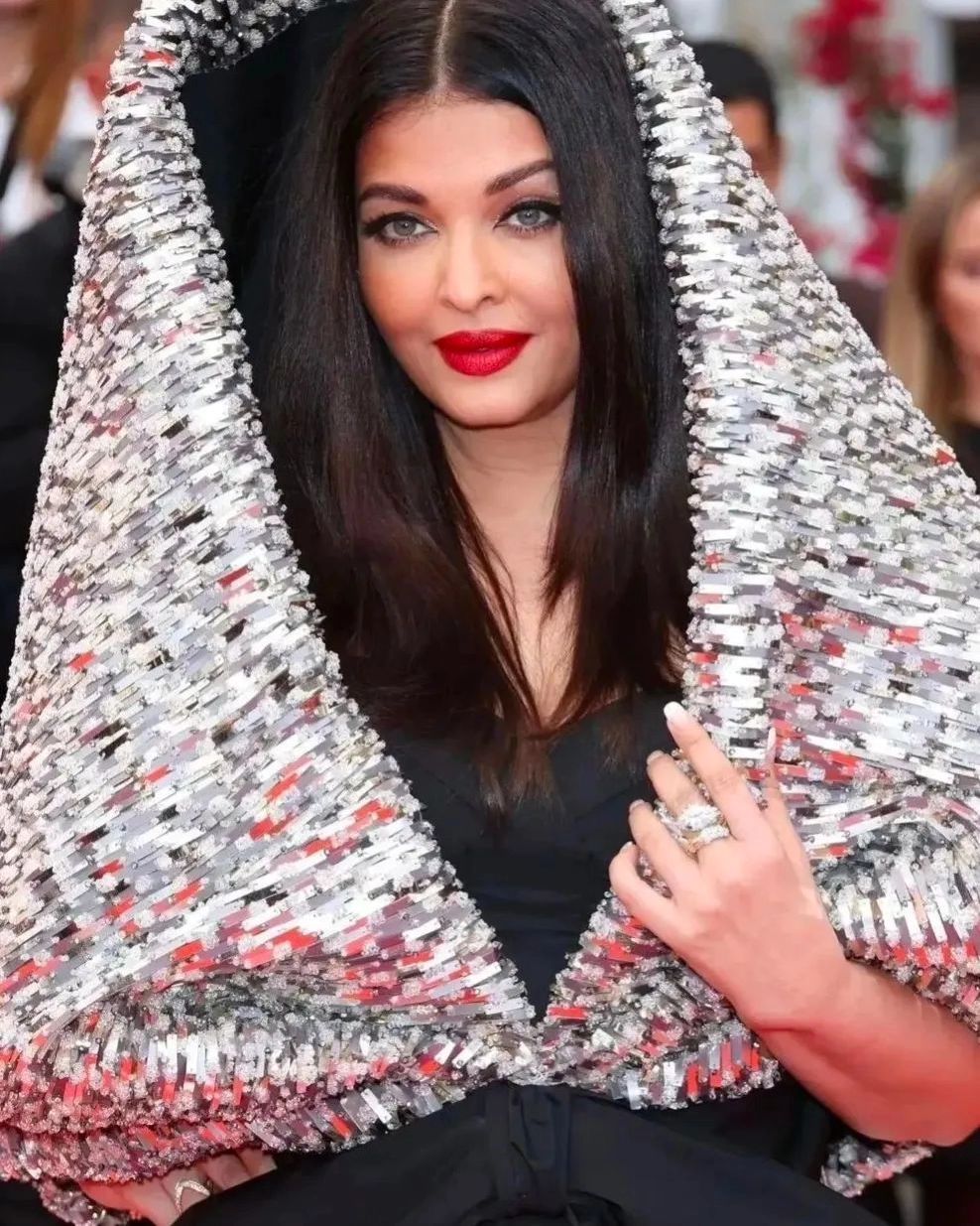 Aishwarya Rai exquisite Bulgari ring (Photo: courtesy of Instagram / tellyreporter)