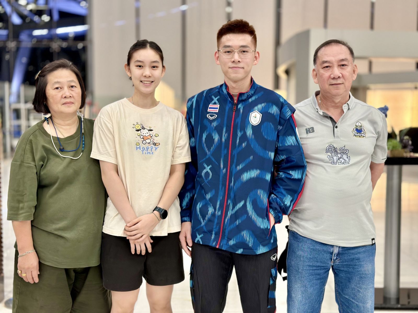 วิว กุลวุฒิ วิทิตศานต์ และครอบครัว (ภาพ: Banthongyord Badminton School)
