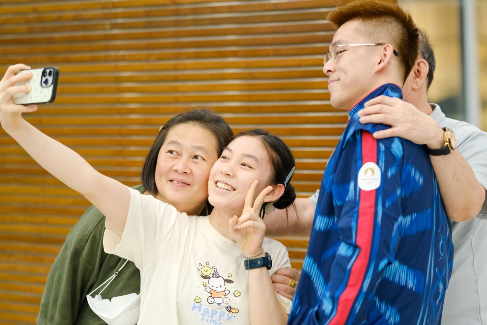 วิว กุลวุฒิ วิทิตศานต์ และครอบครัว (ภาพ: Banthongyord Badminton School)