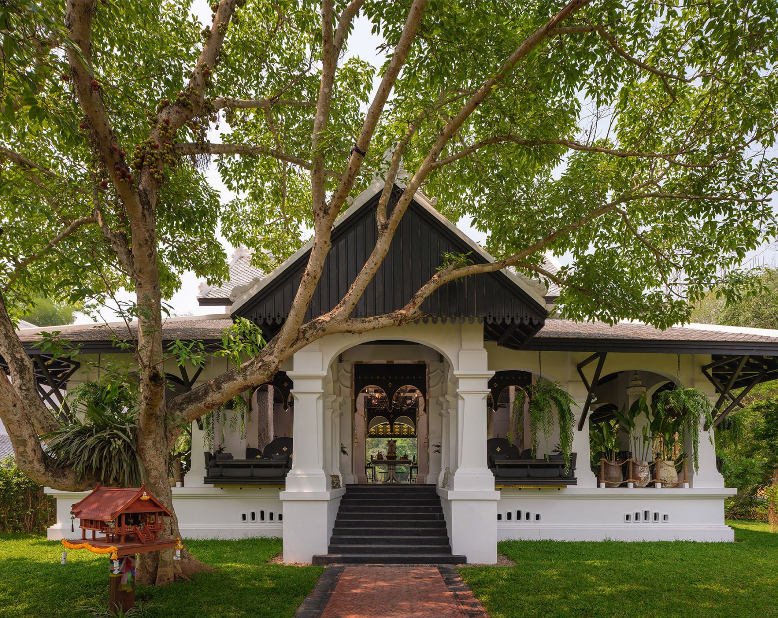 The Great House ที่เป็นล้อบบี้รับรองของโรงแรม Rosewood Luang Prabang (ภาพ: Rosewood Luang Prabang)