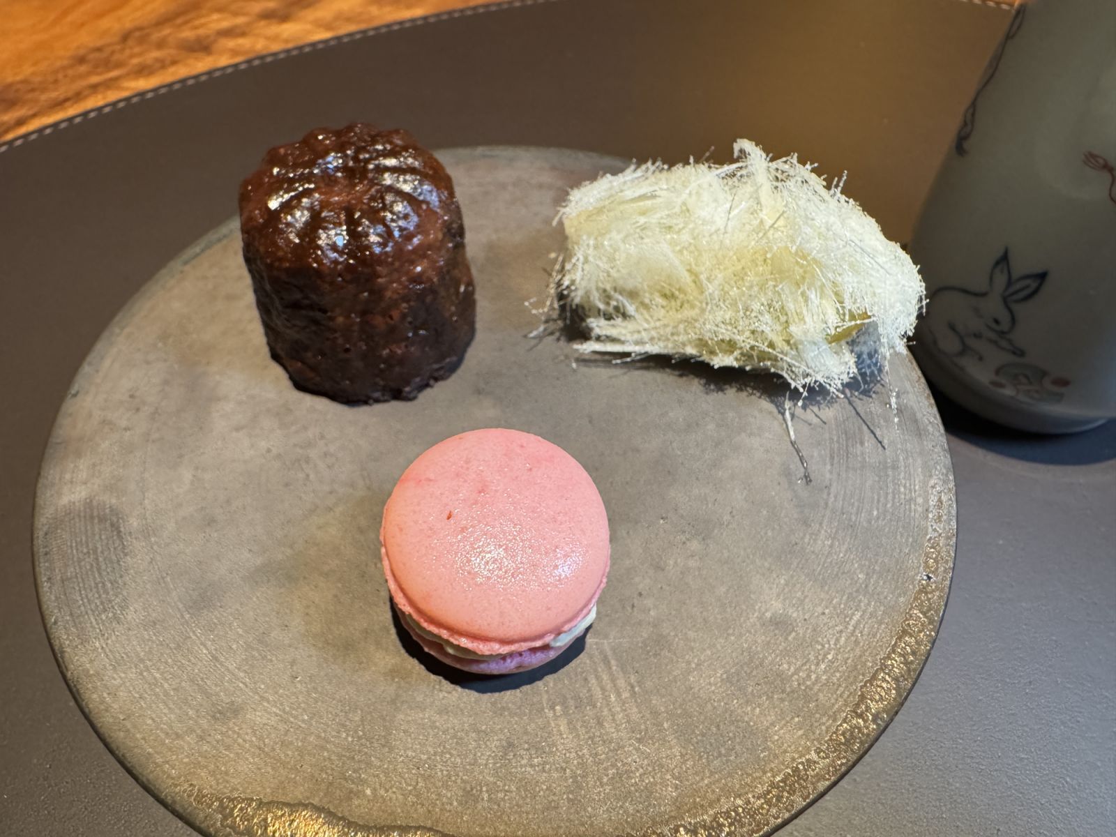 3 Kinds of SweetsㆍKyoto Bancha (ภาพ: Kornpath Parn-on)