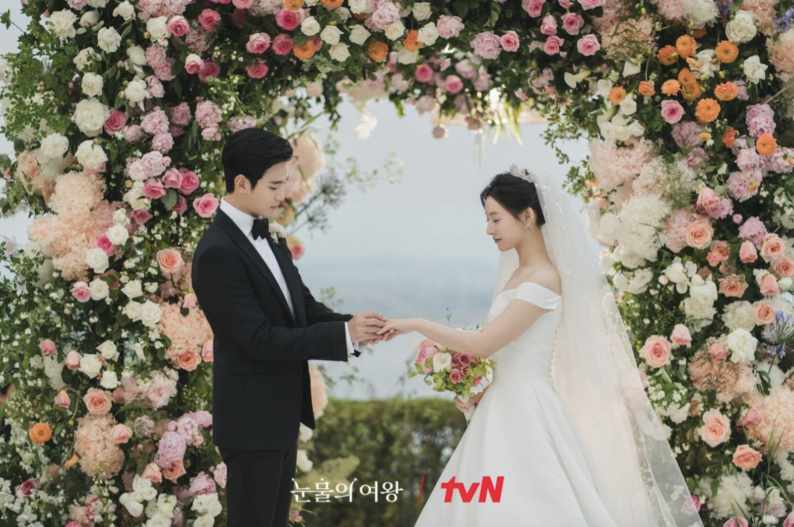 《淚之女王》舉辦世紀婚禮。(Photo:tvN《淚之女王》劇照)