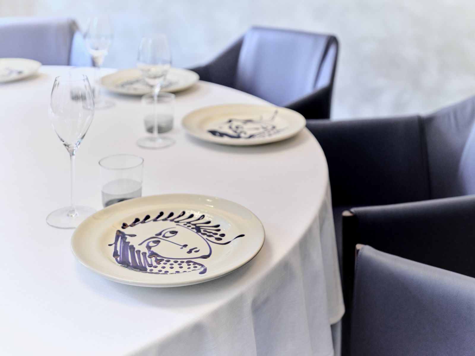 Colourful art plates at Scilla