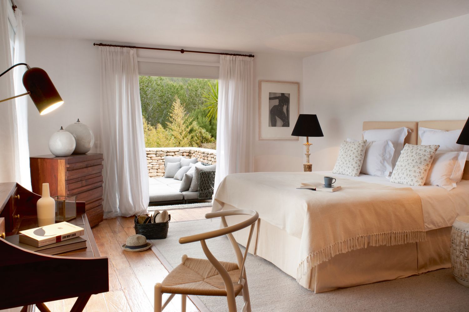 Wooden flooring and furnishings contribute to the cosy ambience in the master bedroom (Photo: Philip Vile)
