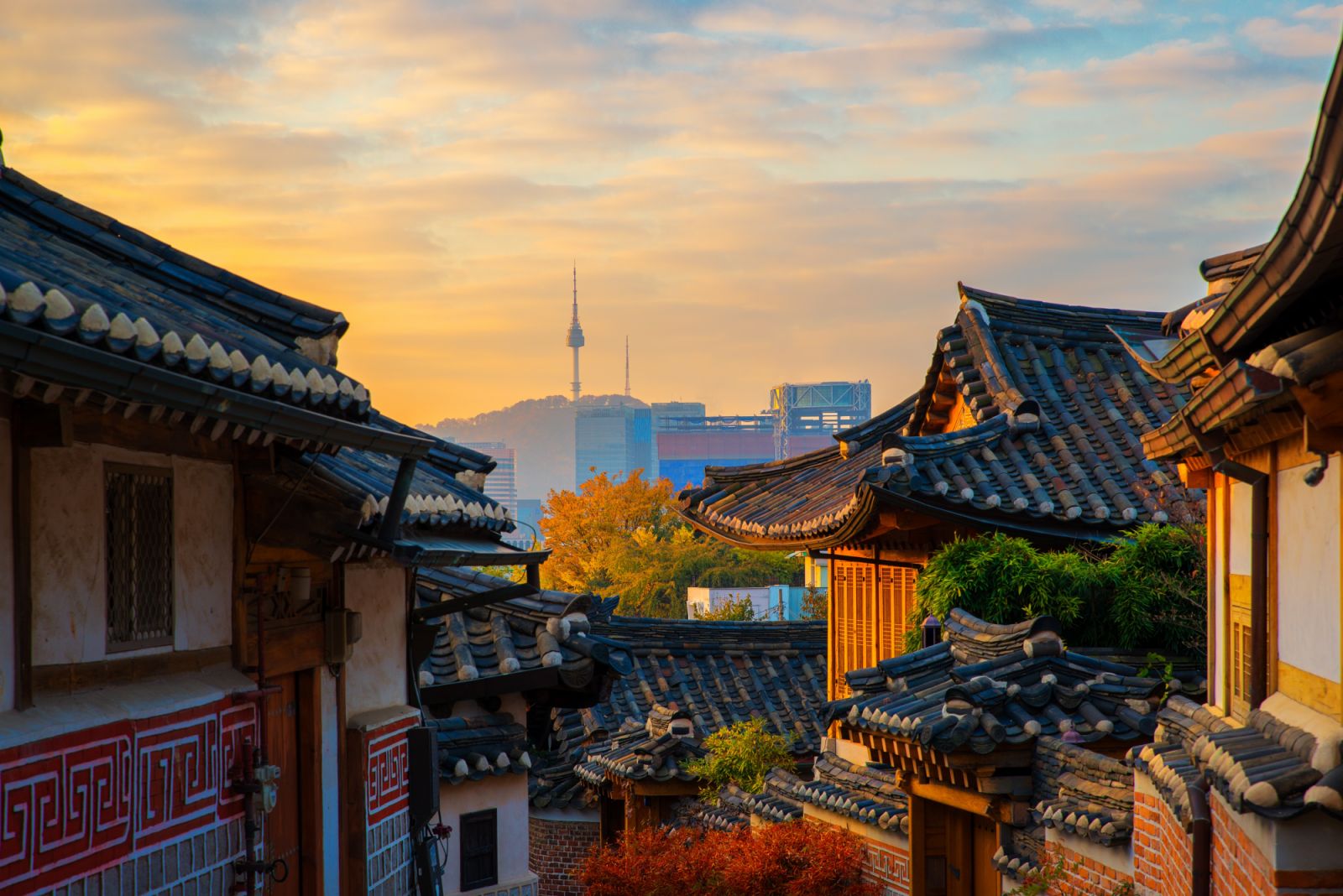 Bukchon Hanok Village หนึ่งในย่านไอคอนิกของกรุงโซล (ภาพ: Getty Images)