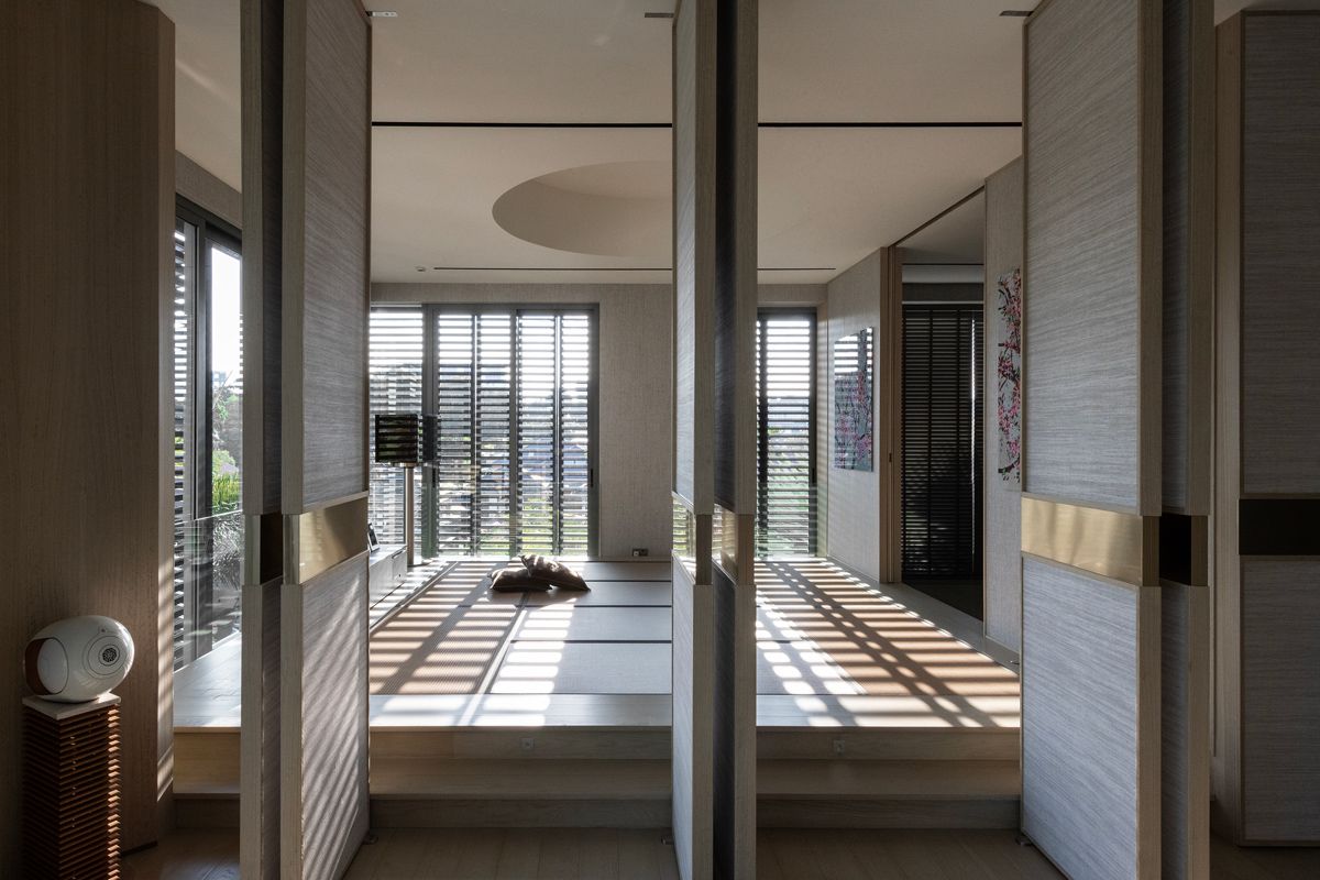 The poetic shadowplay at the master suite's tatami room