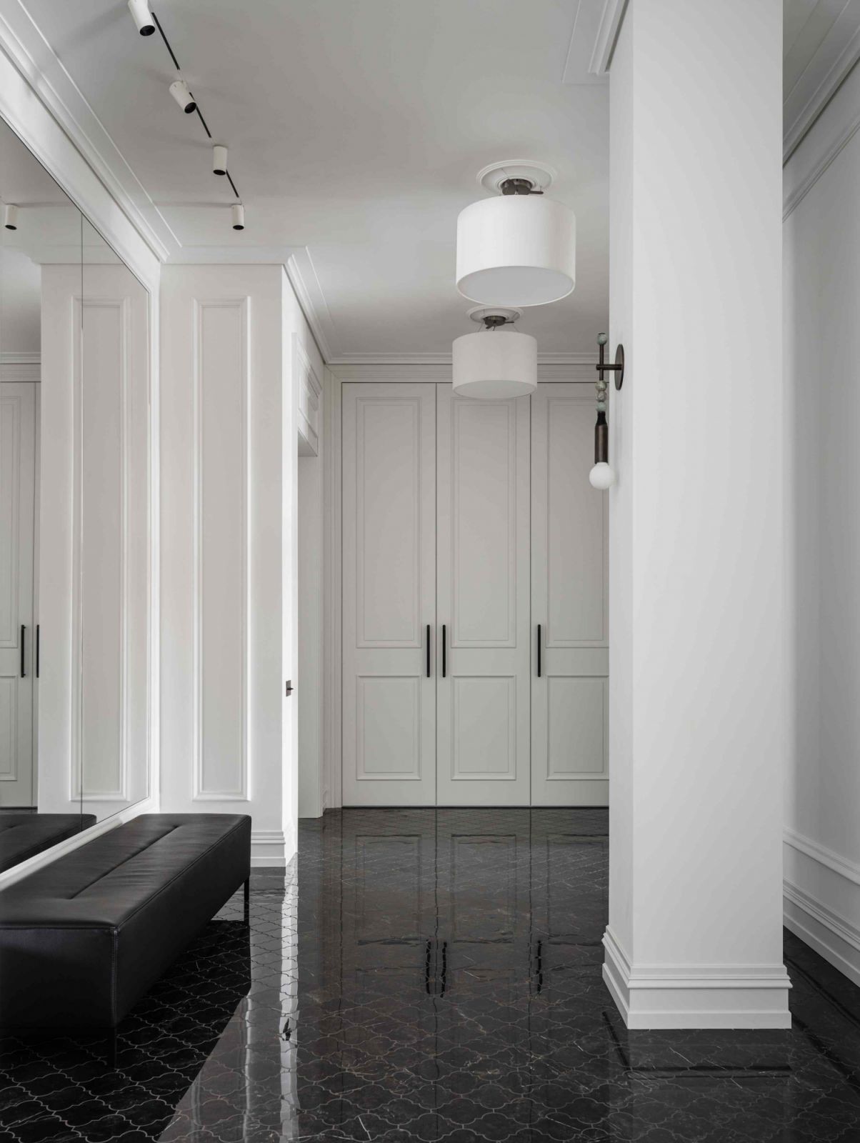 A monochromatic palette that recalls classic Parisian interiors