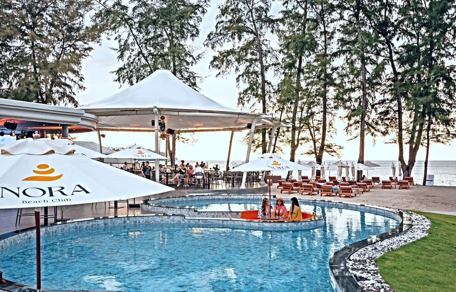 โรงแรม Amora Beach Resort Phuket (ภาพ: Amora Beach Resort Phuket)